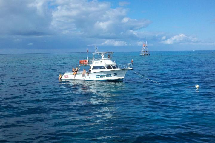 Sundiver snorkel boat anchored at Molasses Reef in Key Largo