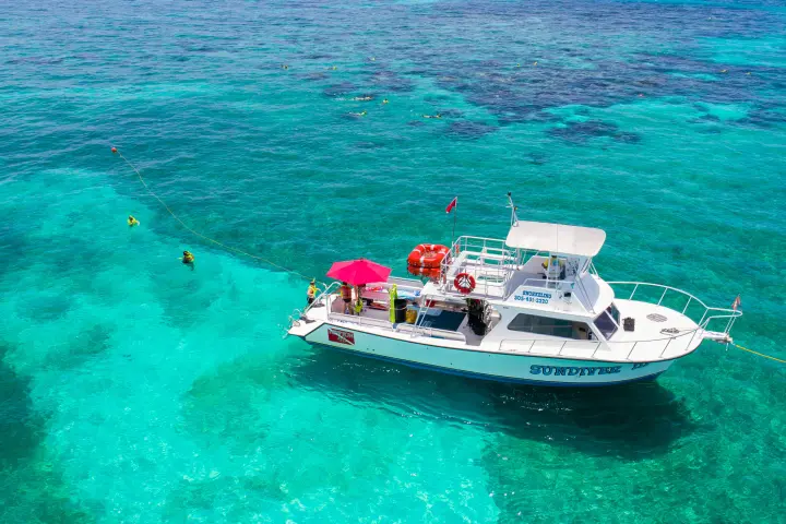 Sundiver snorkel boat at coral reef in Florida Keys